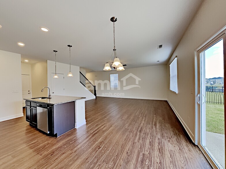 Building Photo - 4264 Longfellow Dr