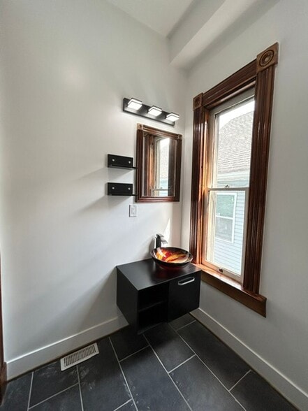 Building Photo - 3324 Spokane Ave