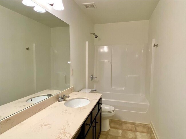 Building Photo - 611 Stonehurst Ln