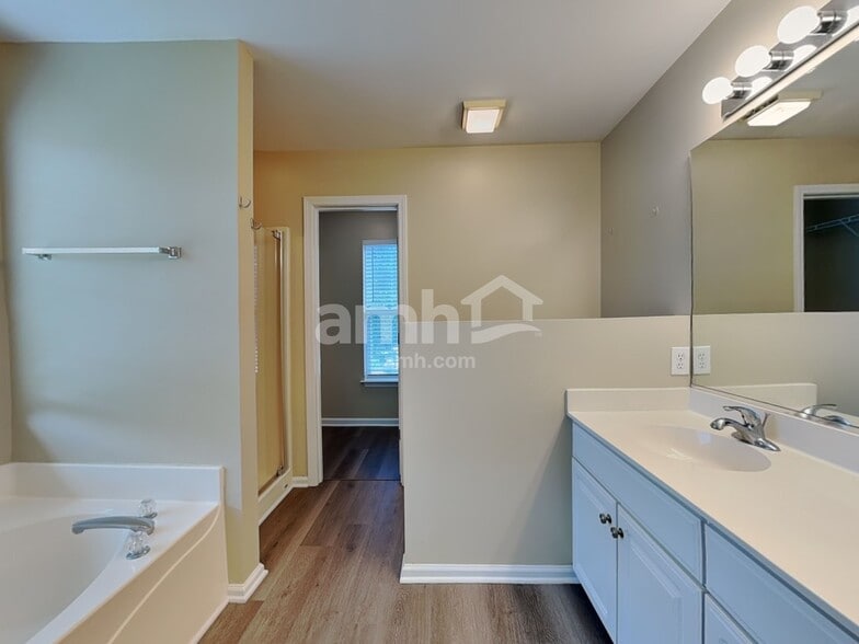 Building Photo - 3907 Gisbourne Dr