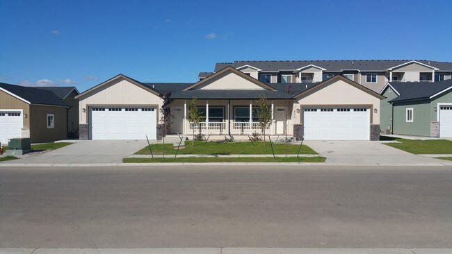 Building Photo - Beacon Ranch at Pheasant Crossing