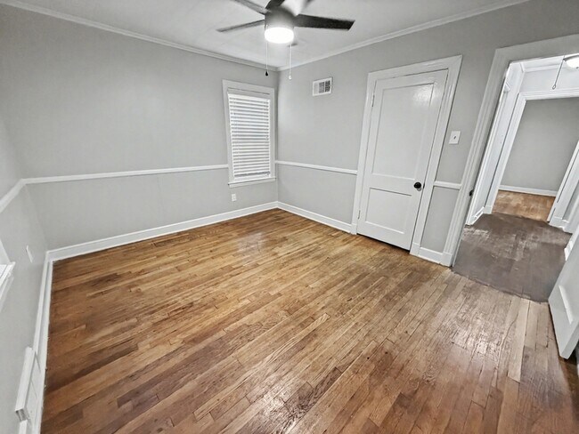 Building Photo - 987 Parkhaven Ln