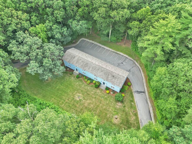 Building Photo - One bedroom apartment for rent in Andover Connecticut!