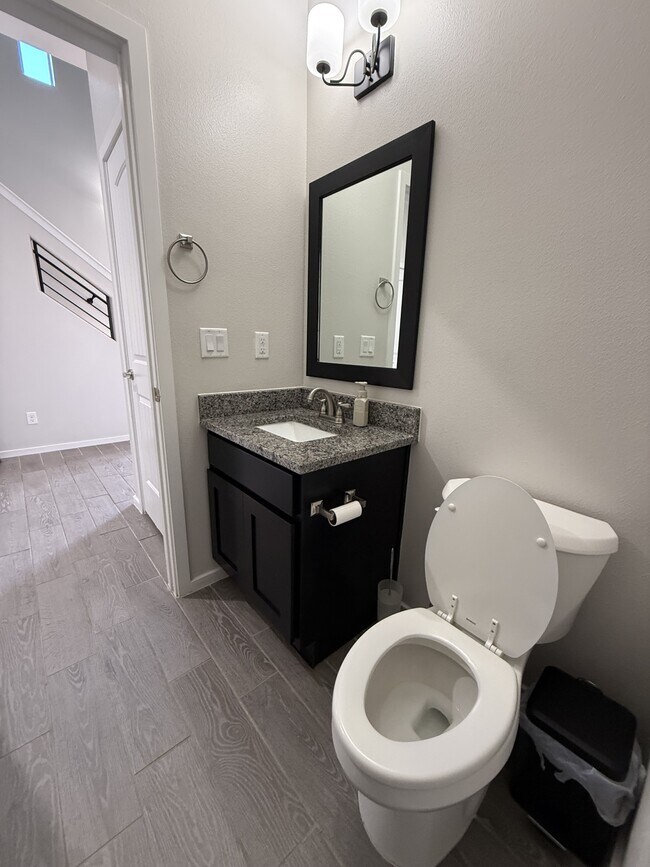 Building Photo - 1099 Sky River St