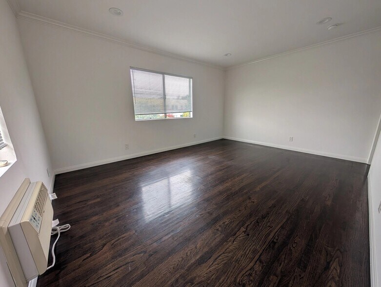 Building Photo - 5219 Packard St