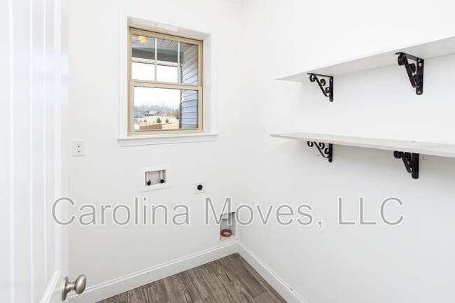 Building Photo - 210 Royal Hill Ln