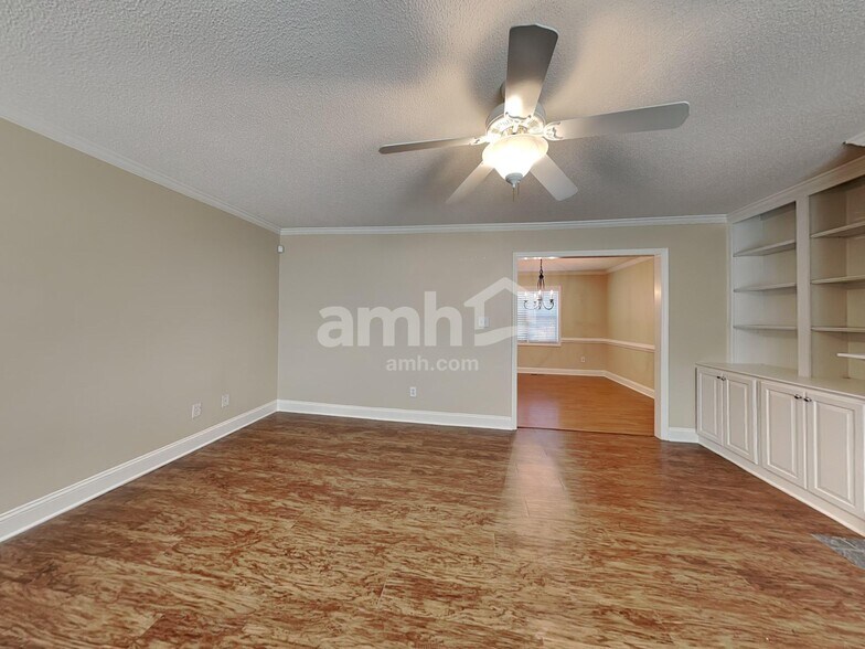 Building Photo - 6217 Highland Brook Dr