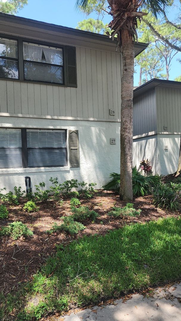 Building Photo - Conquistador 2 Bed 2 Bath - Just steps from the pool!