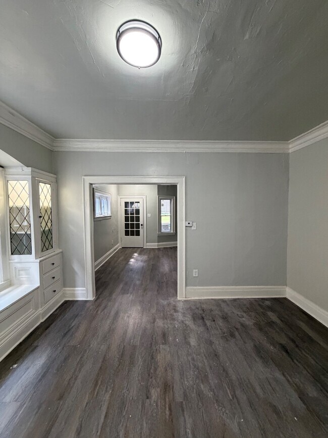 Building Photo - 929 Thornhill Dr