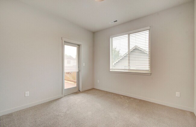 Building Photo - 3bd 2.5ba Daylight Ranch Home on Corner Lot