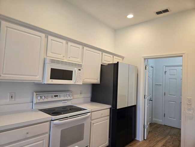 Building Photo - Lake Mary - 3 Bedrooms, 2 Bathrooms - $3,095.00