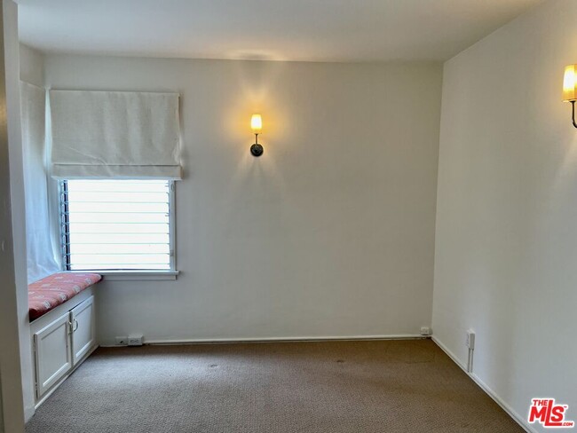 Building Photo - 9054 Elevado Ave