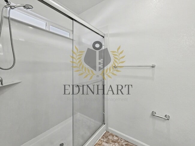 Building Photo - 7198 E Normal Ave