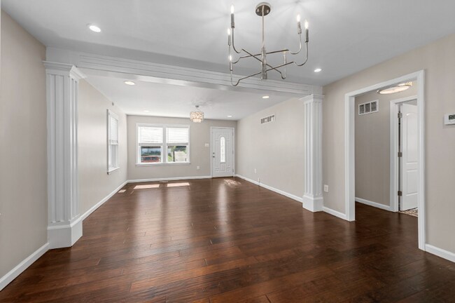 Building Photo - 6837 Julian Ave