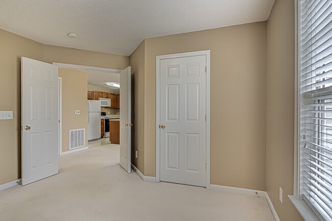 Building Photo - 6113 Hedgecock Cir
