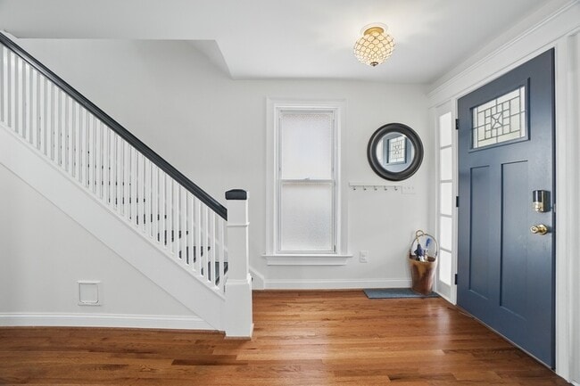 Building Photo - 535 37th St