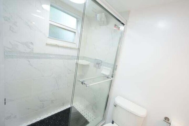 Building Photo - 3101 Florida Blvd