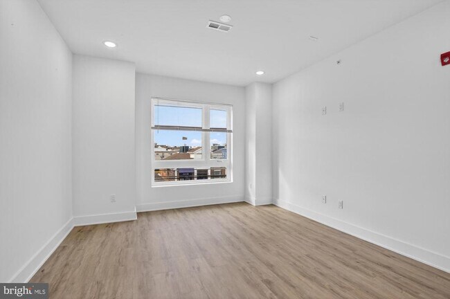 Building Photo - 2331 E York St