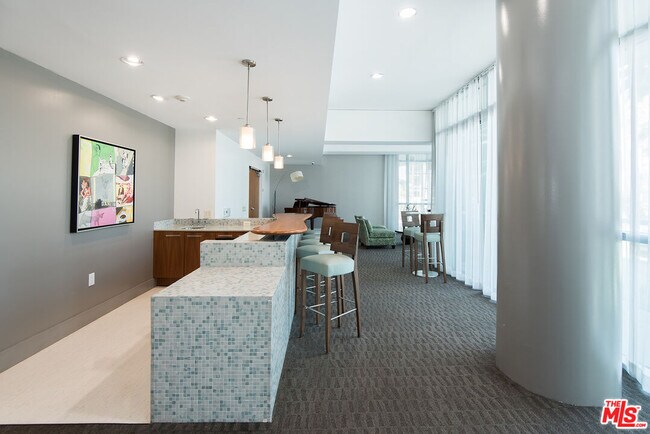 Building Photo - 13650 Marina Pointe Dr