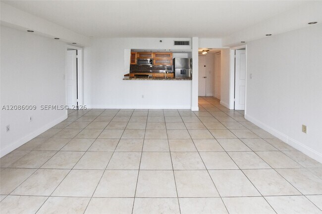 Building Photo - 540 Brickell Key Dr