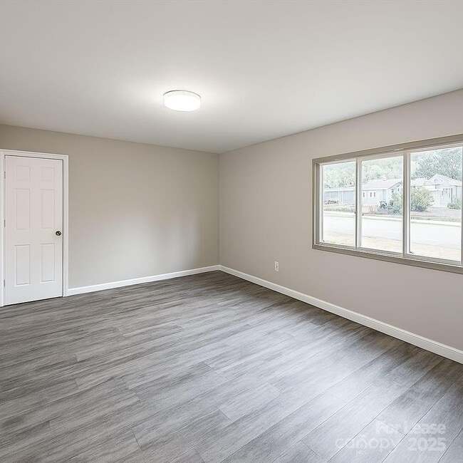 Building Photo - 8033 Cedar Glen Dr