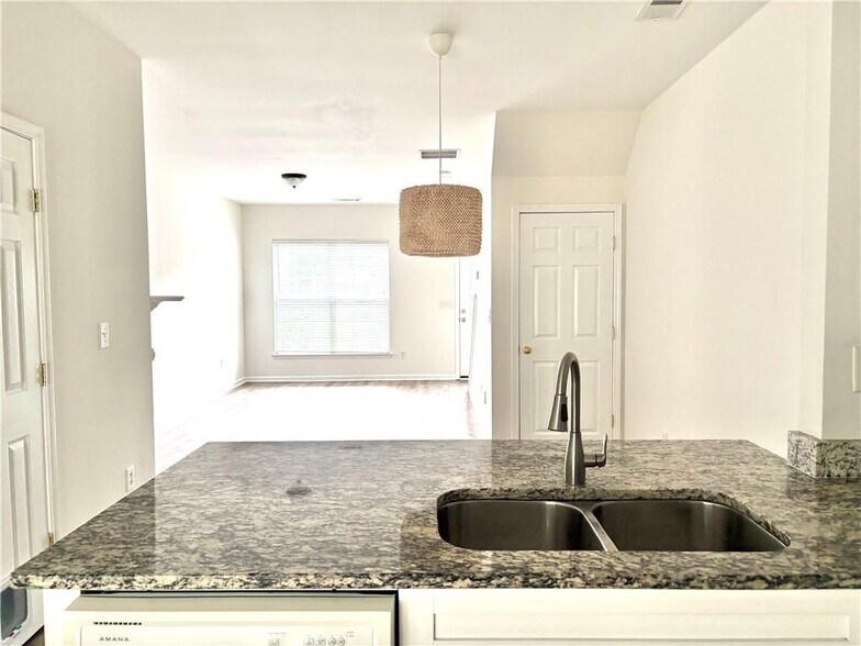 Building Photo - 1581 Cove Creek Cir