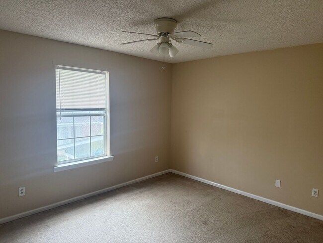 Building Photo - 2540 Barnesdale Wy