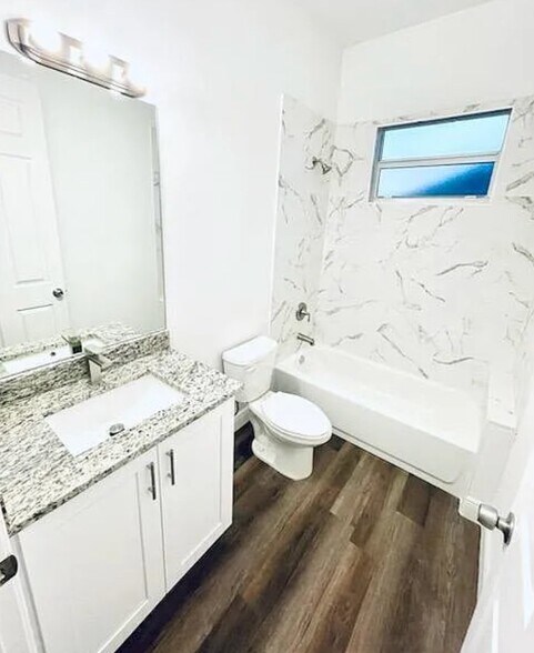 Building Photo - 986 SW College Park Rd