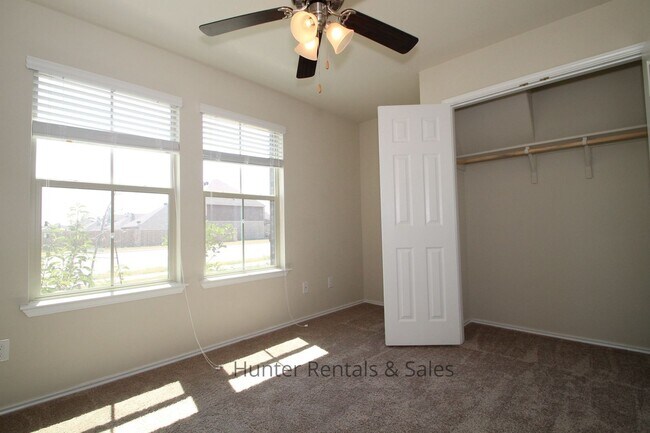 Primary Photo - Charming Bungalow Style Home with Modern C...
