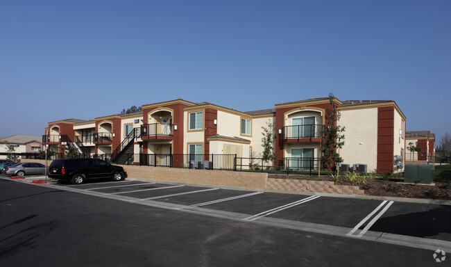 Primary Photo - Hemlock Family Apartments South
