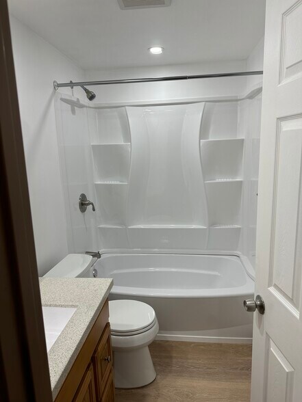 Building Photo - 292 Rumbold Ave
