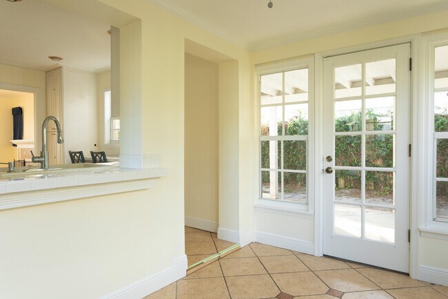 Building Photo - 245 Cortez Rd