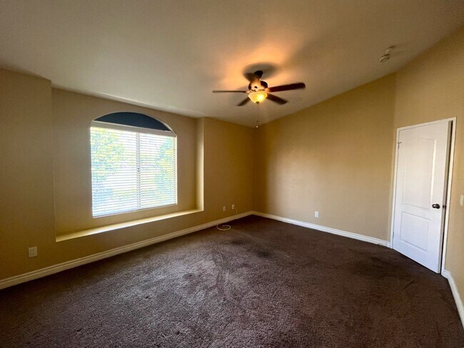 Building Photo - 3 bed, 3 bath located in Ontario, CA!