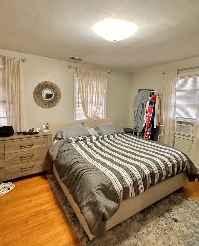 Building Photo - 2 Bedroom | 1 Bathroom Home – Downtown Charleston - Available January 1!