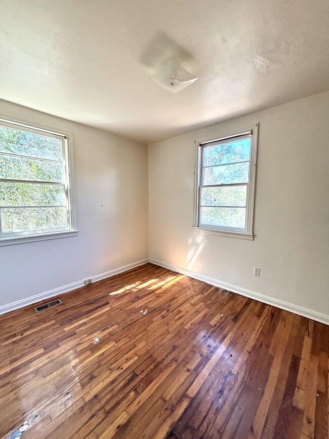 Building Photo - 117 Kenmont St