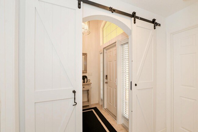 Building Photo - 9756 Palm Breezes Dr