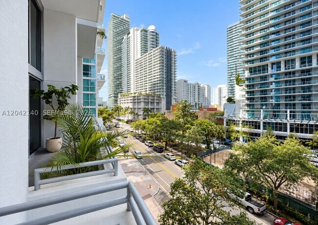 Building Photo - 1050 Brickell Ave