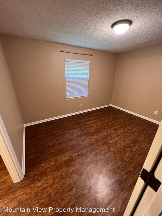 Building Photo - 3 br, 2 bath House - 8635 Surry Cir