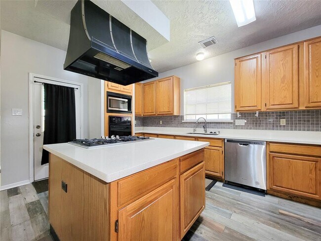 Building Photo - 8502 Canyon Pine Dr