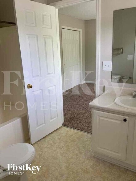 Building Photo - 591 Tribeca Ct