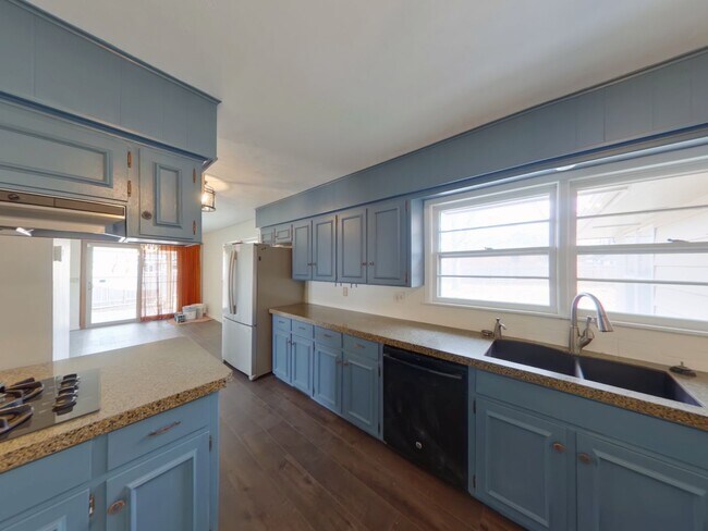 Building Photo - 7761 Killarney Ct