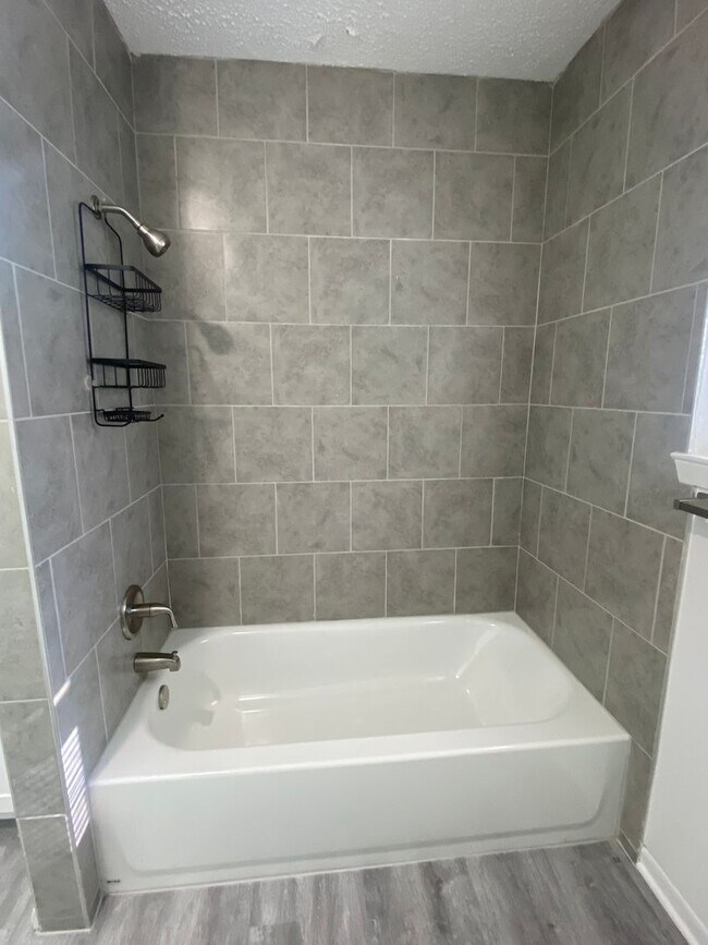 Building Photo - 3 BEDROOM, NEAR BELTON HIGH SCHOOL