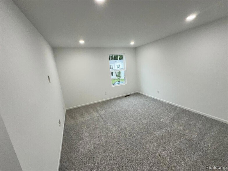 Building Photo - 9153 Dogwood Ln
