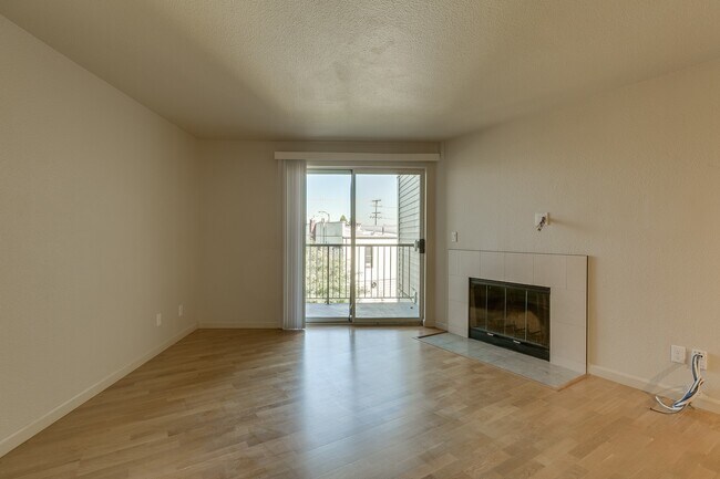 Building Photo - Beautiful 1 bed, 1 bath in Magnolia. Hardw...