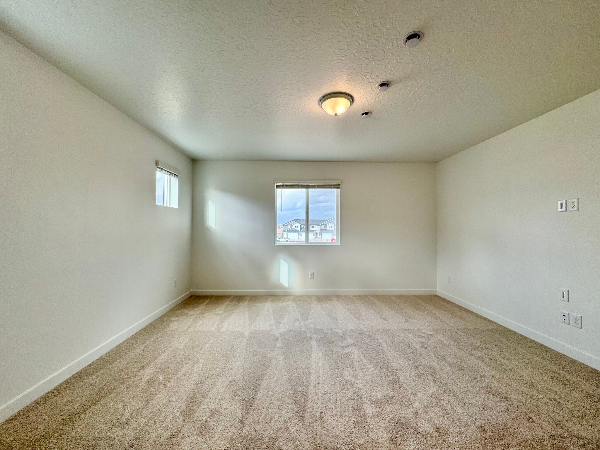 Building Photo - 2071 Sand Holw Dr