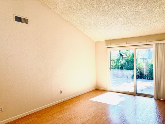 Building Photo - House like 2bed/1.5 Bath Condo with Spacious Corner Yard and 2 Car Garage