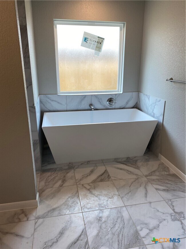 Building Photo - 811 Marlow Cove
