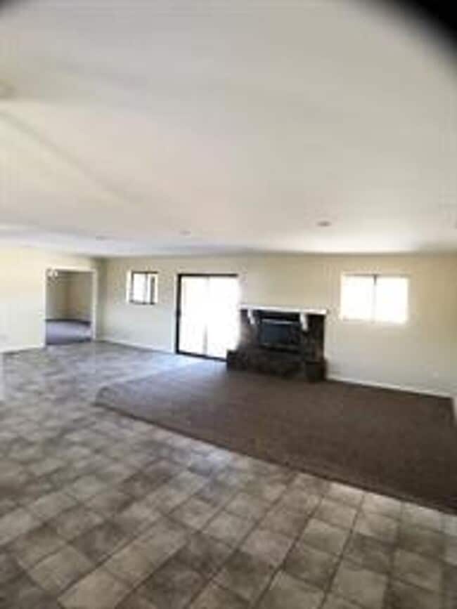 Building Photo - 21036 Pine Ridge Ave