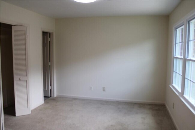 Building Photo - 1233 Sweet Pine Dr