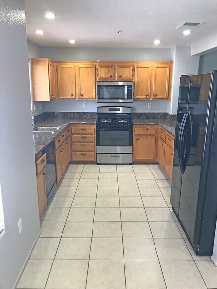 Building Photo - 10140 Wateridge Cir